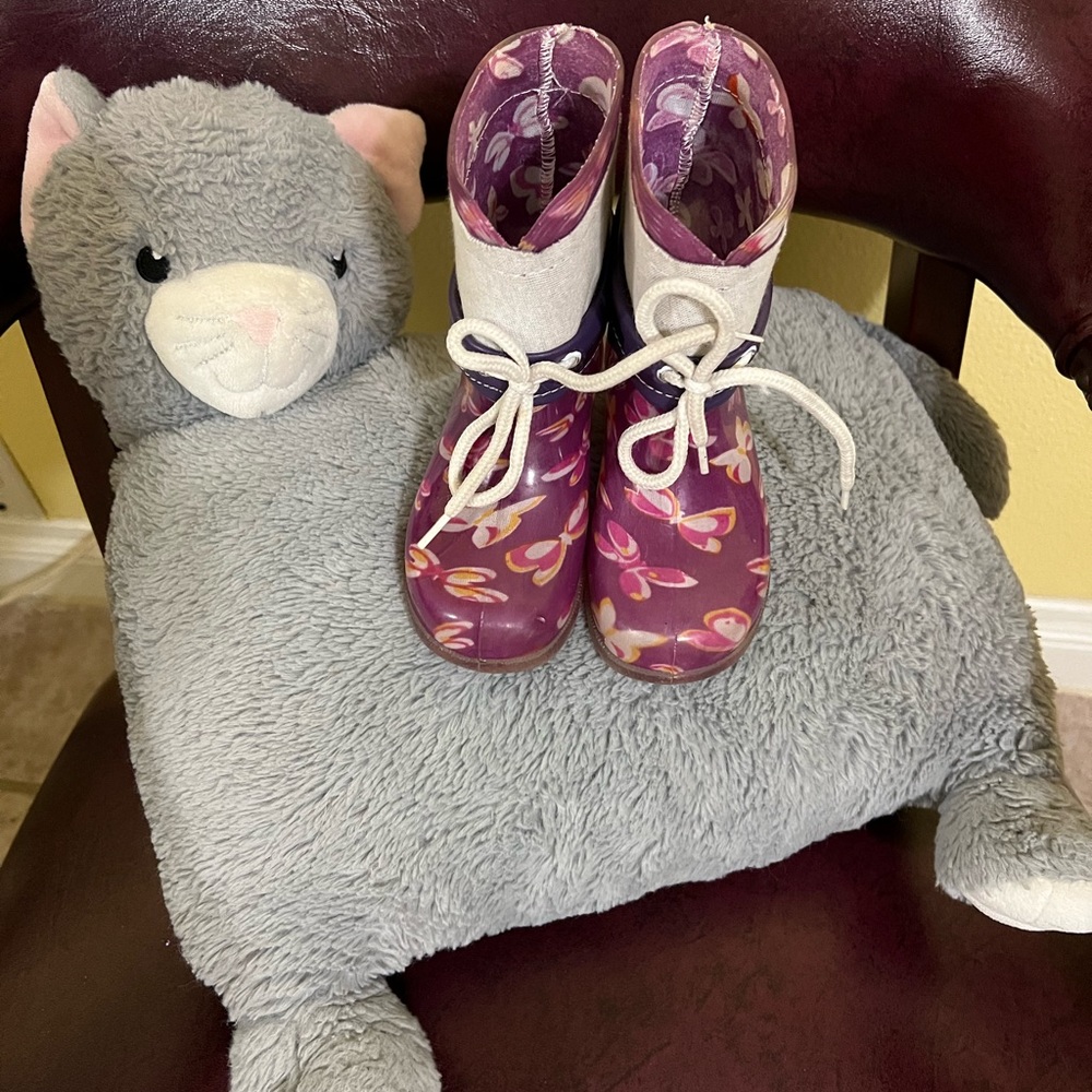 Shoes size 9